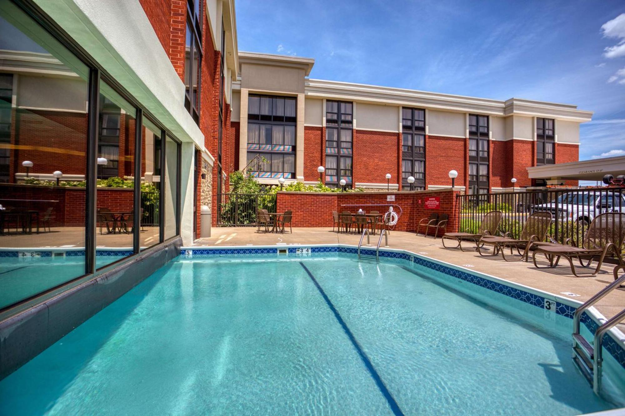 Drury Inn & Suites St. Louis - Fairview Heights Exterior photo